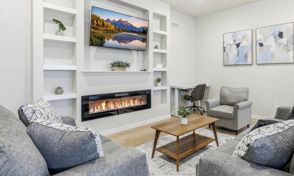 Hermiston House | Emerald Haven 3BR Retreat Work-Ready + Relaxation