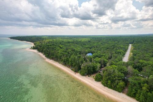 Rogers City House | Enchanted Lake Huron Cottage w/Beach Access!