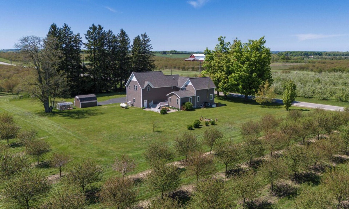 Williamsburg House | Enchanting 1901 Orchard Farm House