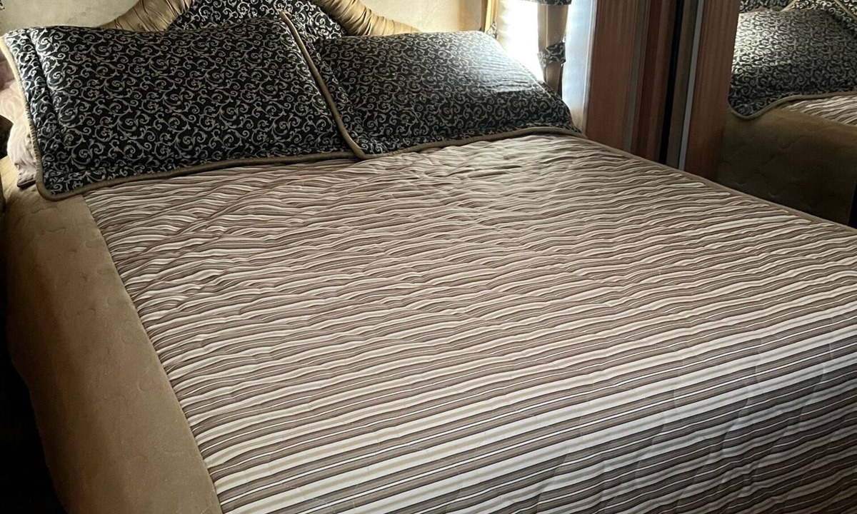 Bay Minette House | Enjoy relaxing with room to stretch in peaceful surroundings