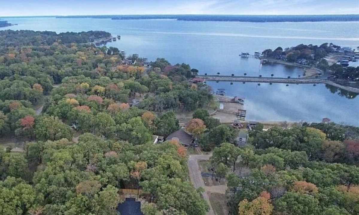 Carolyn Estates House | ★Enjoy Sunsets! Short walk to Cedar Creek Lake! Fully Equipped 3BR/2BA