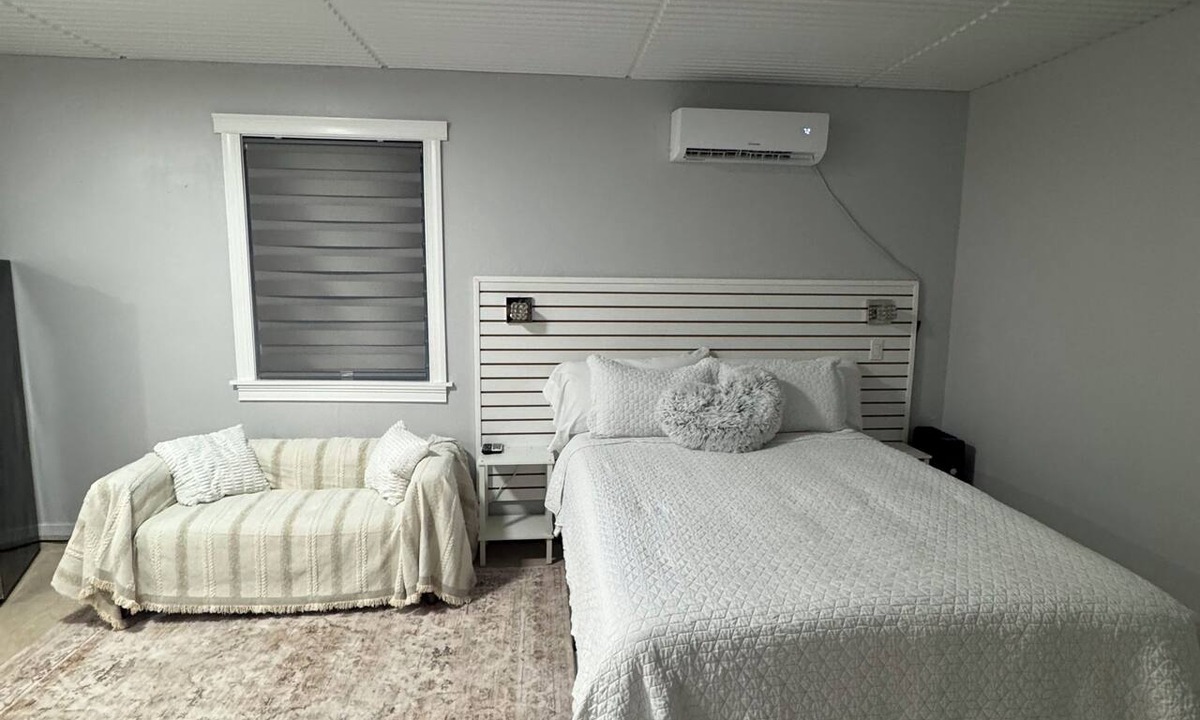 Hunt Club Apartment | Enjoyable 1-bedroom studio with AC in West Palm Beach