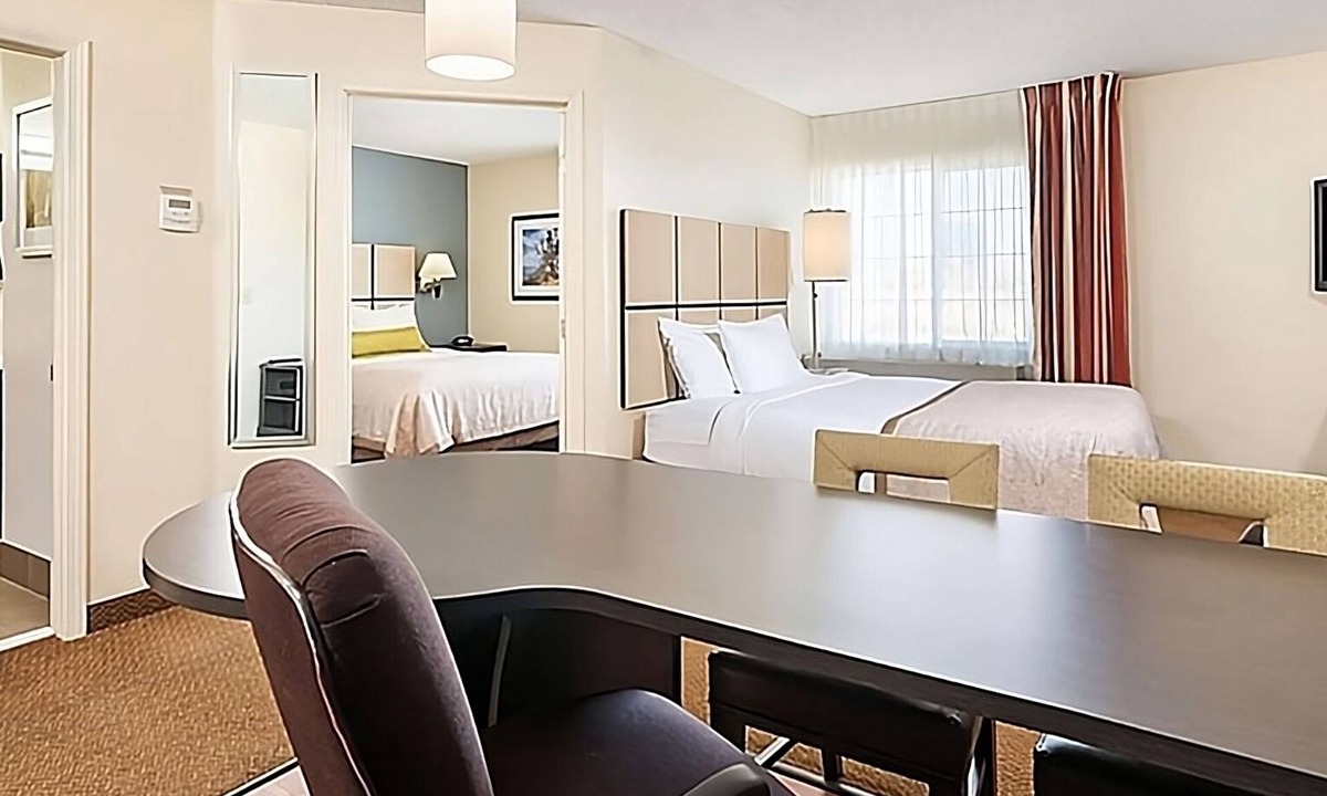 Warrenville Hotel | Ensuring a Very Comfortable & Memorable Stay! Minutes From Cosley Zoo