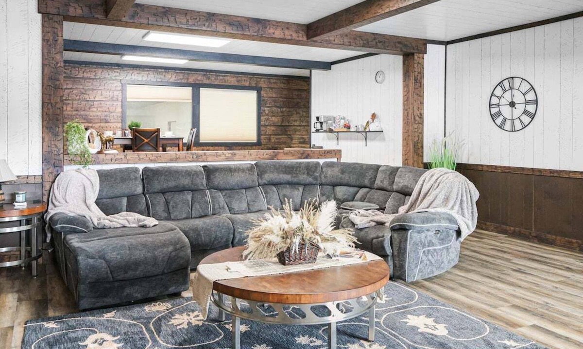 Sturgis House | Equestrian Retreat w/Barn & Riding Arena