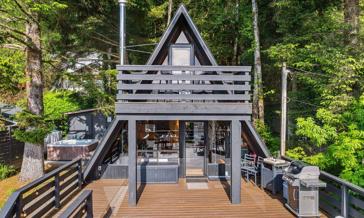 Arch Cape Cabin | Escape the hustle & bustle to Falcon Cove Retreat