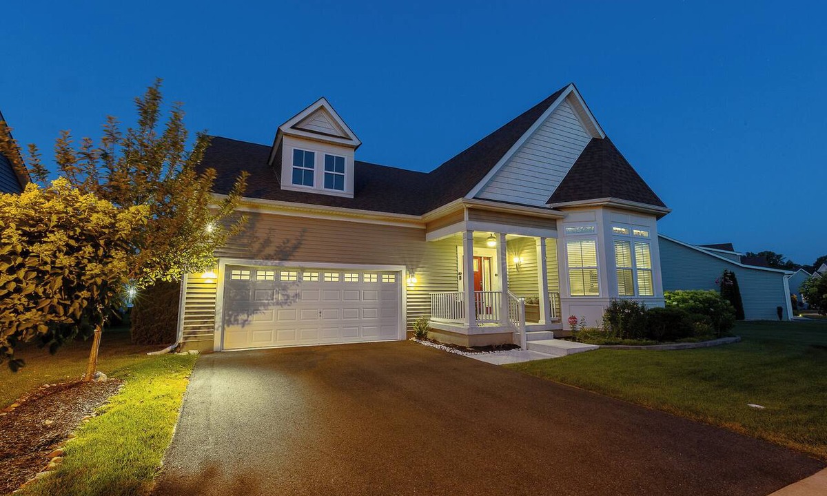 Middletown House | Exec 4BR/3BA | 3 Desks, Fios | Garage | Adults 18+