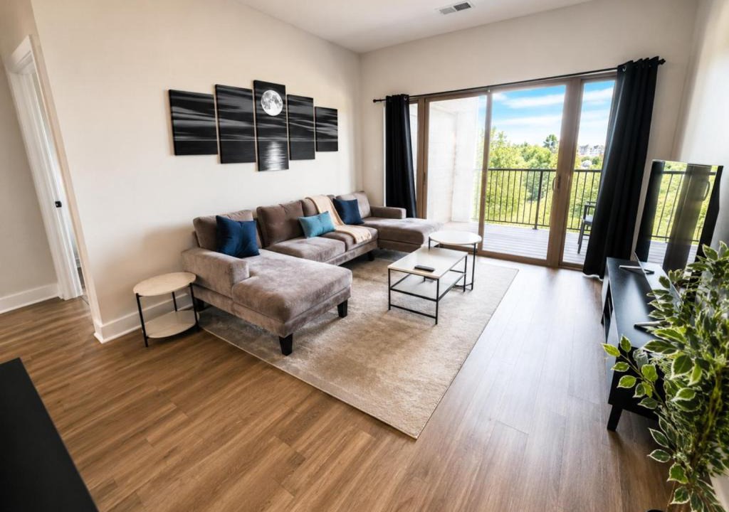 Glen Iris Apartment | Executive 3BR Downtown Birmingham with Game Table