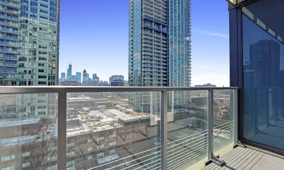 Near North Side Hotel | Experience Chic Chicago Living in Old Town – Spacious Suites & Luxe Amenities