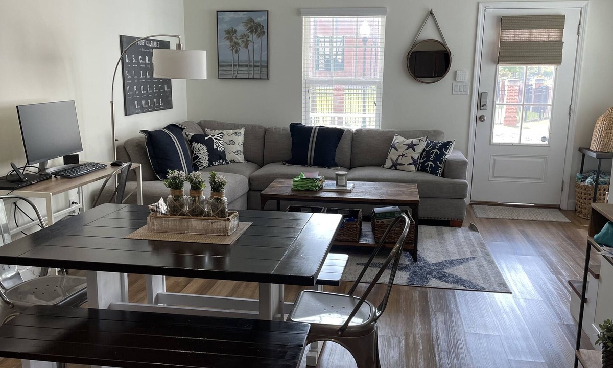 Downtown House | Experience Downtown Charm and Modern Comfort at Your Perfect VRBO Getaway!