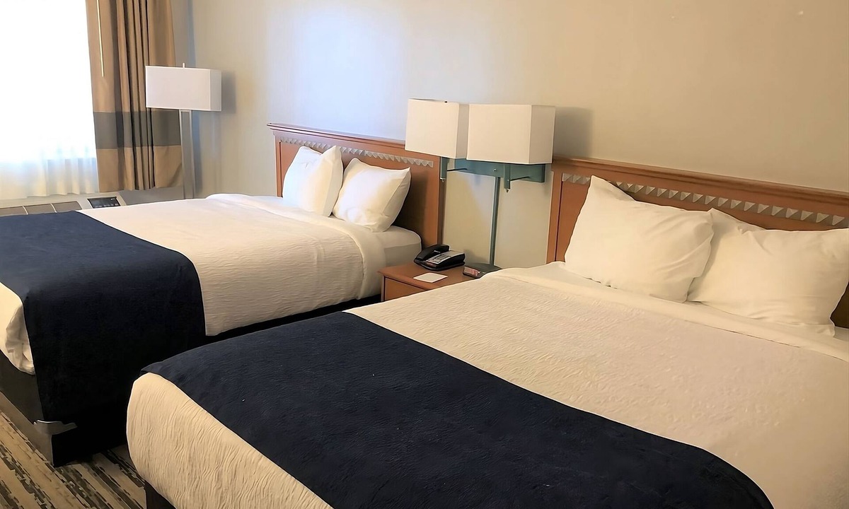 Window Rock Hotel | Explore Window Rock Tribal Park & Veterans Memorial! 2 Units! Pets Allowed, Pool