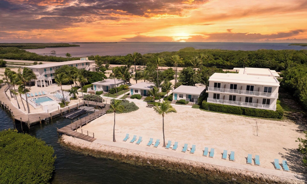 Islamorada Apartment | Exquisite Unit w/Balcony and Kitchenette! Pool, Bike Rental, Breakfast Included