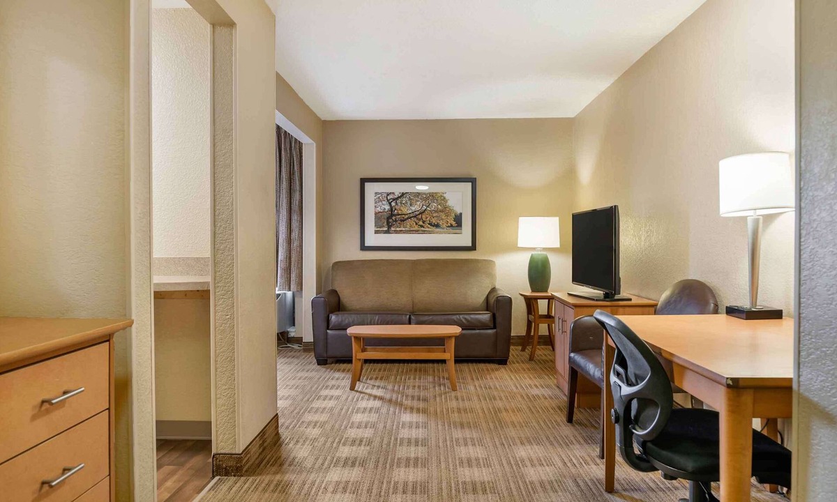 Warren Hotel | Extended Stay America Select Suites Detroit Warren