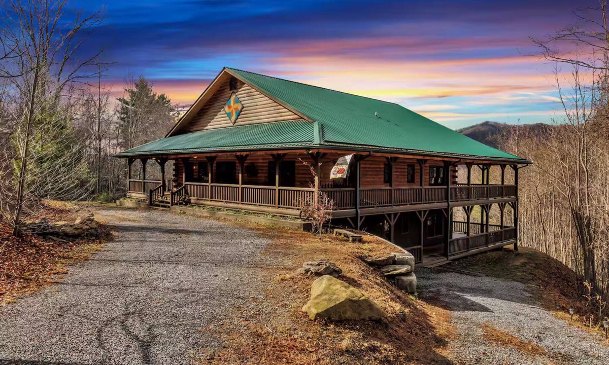 Clyde Cabin | Fall into this Hidden Valley Cabin Retreat in Clyde
