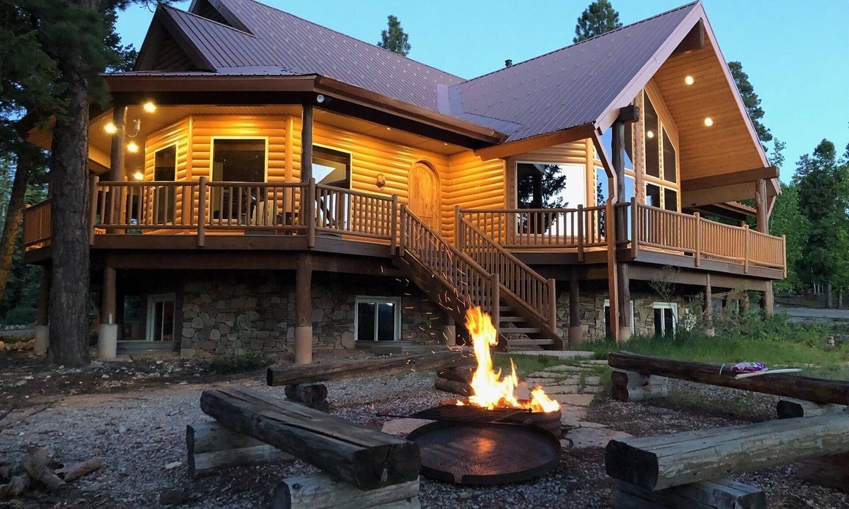 Duck Creek Village Cabin | Family Friendly Cabin in Duck Creek with A/C, EV Charging, between Bryce & Zion