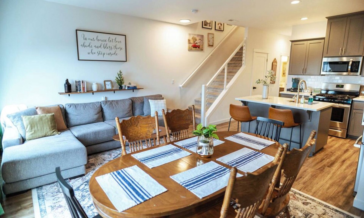 Salem House | Family Friendly Townhome w Game Room, King Beds, South Salem