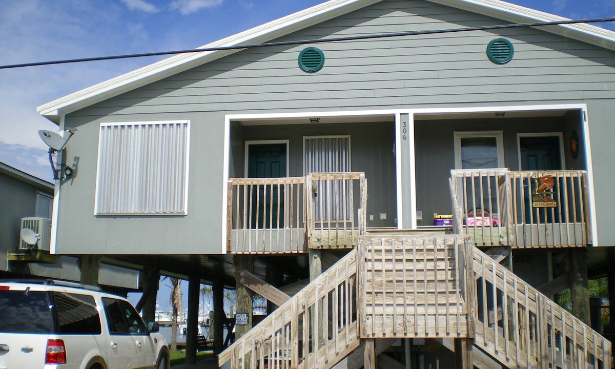 Venice Condo | Family Owned Waterfront 3 Bedroom/2 Bath Fully Furnished Condo