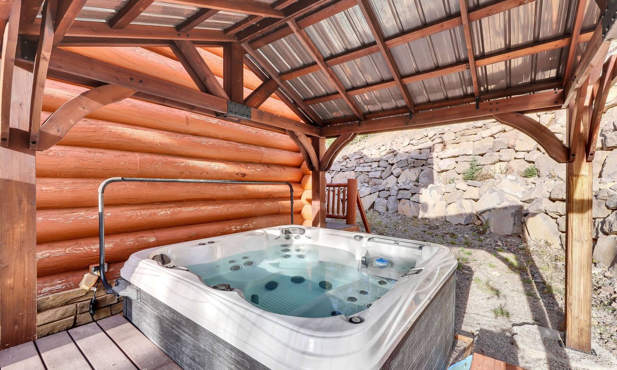 Brian Head Cabin | Family retreat, close to lifts, hot tub, arcades, pool table, smart TVs, wifi