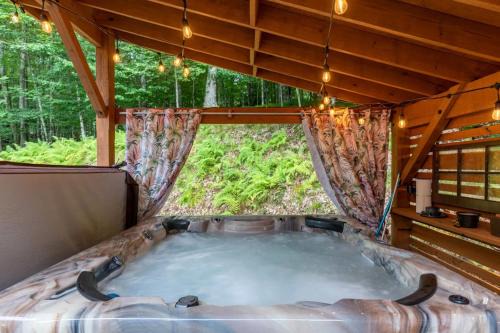 Charter Hills House | Fern Leaf Lodge
