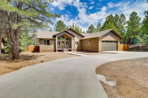 Pinetop House | Fire Pit + Deck: Airy Cabin Near Pinetop Lakes
