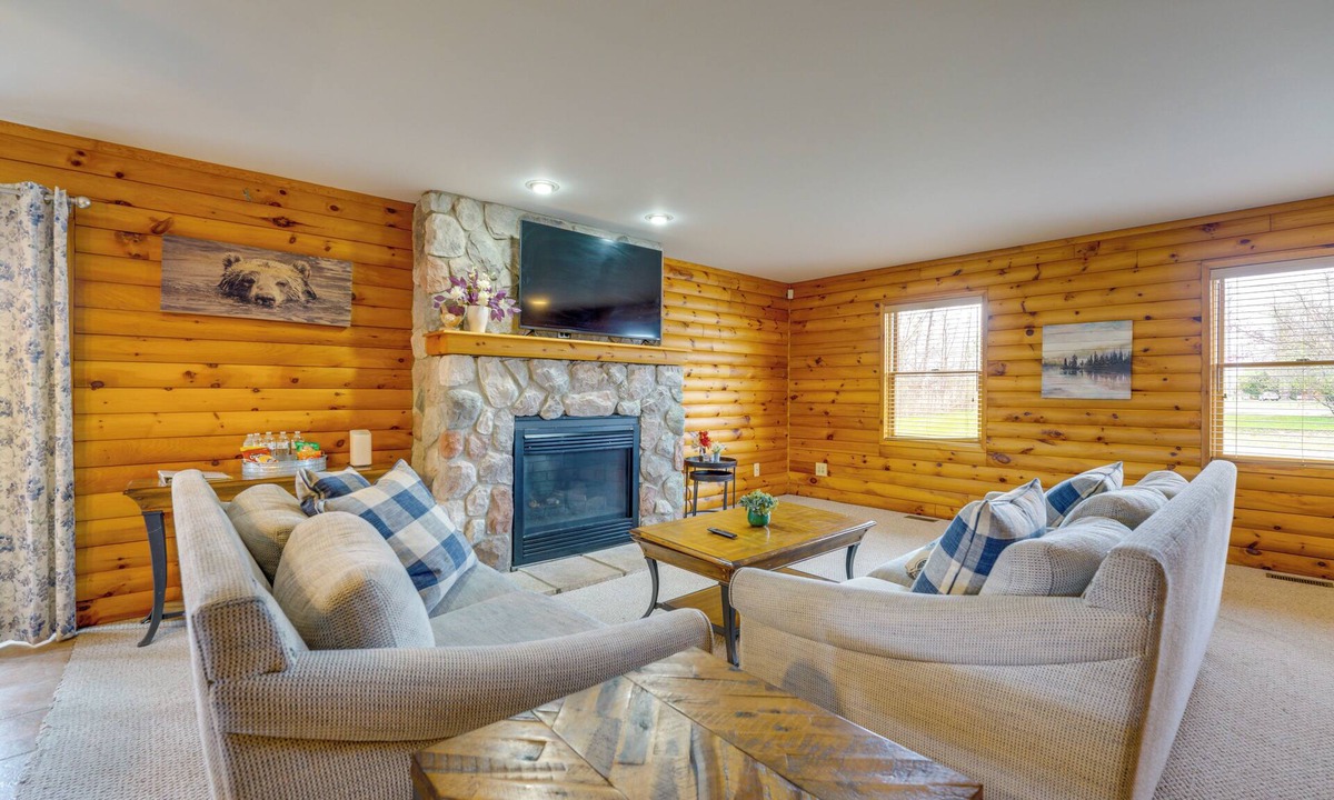 Port Huron House | Fire Pit & Grill! Spacious Port Huron Home By Dtwn