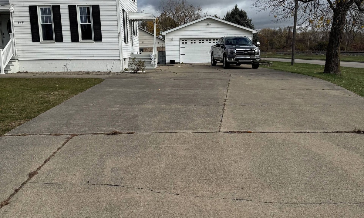 Monroe House | Fisherman's Paradise in Monroe. 30' Garage. Recently Updated.