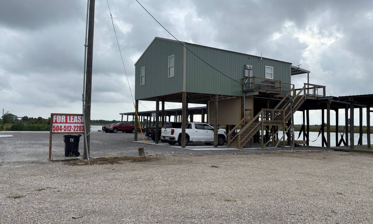 Hopedale House | Fishing Camp with boat hoist included