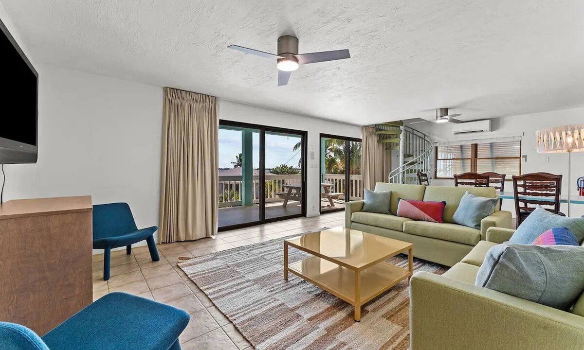 Little Torch Key Hotel | Florida Keys Water View w/Kitchen, Balcony, Pool & Beach Fun | Free-Breakfast