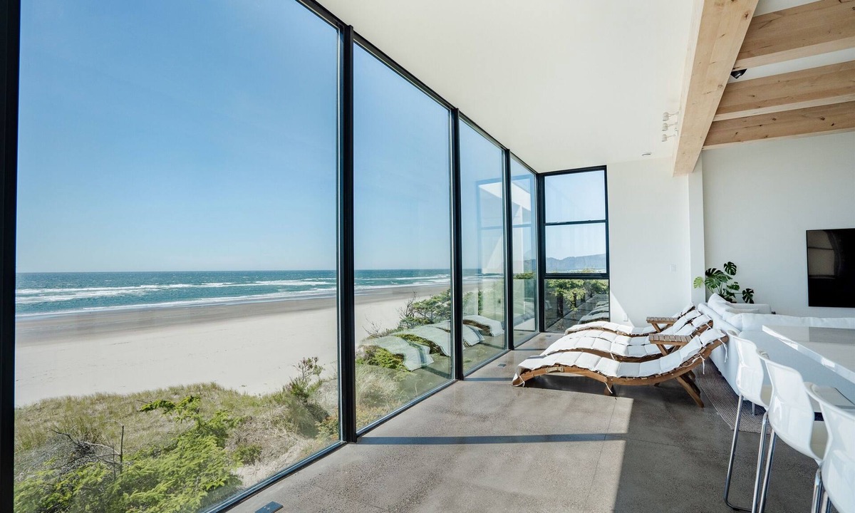 Tierra Del Mar House | Forest Edge Beach House: New Oceanfront Luxury