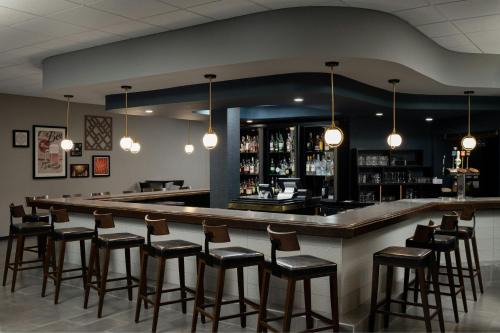 Brown Deer Hotel | Four Points by Sheraton Milwaukee North Shore