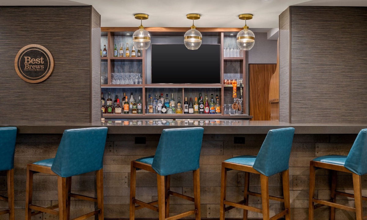 Westchester Hotel | Four Points by Sheraton Chicago Westchester/Oak Brook