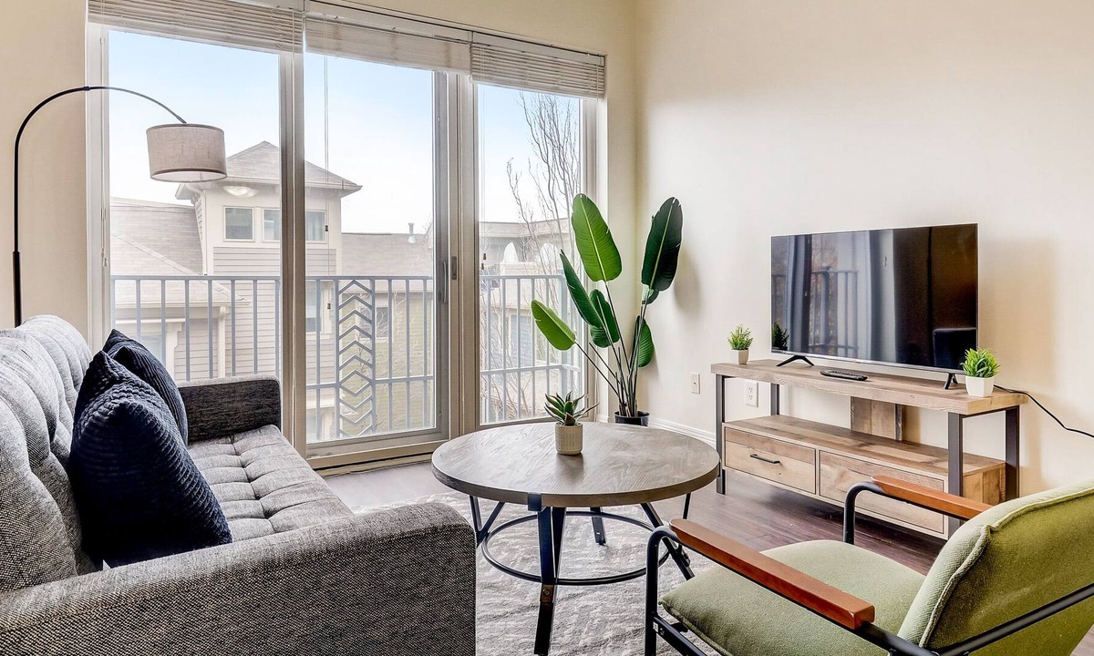 Cole-Noble District Apartment | Frontdesk | Studio Apt by Lucas Oil Stadium