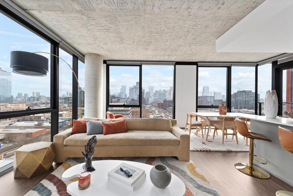 West Loop Apartment | Fulbrix Bright Designer Apartments with West Loop Views