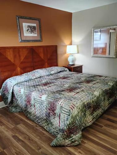 Baton Rouge Apartment | Gated - 1 King Bed 1 Bath Apt with Full Kitchen 105