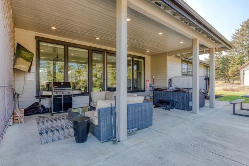 Surf Pines House | Gearhart Getaway - Gated Community Home w/Hot Tub, Walk to Beach