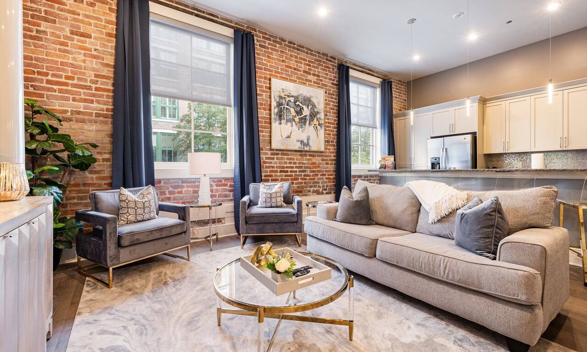 Arts/Warehouse District Condo | ✨GLAM MEETS DOWNTOWN HISTORIC CHARMER✨Spacious Corner Condo with Sleeper Sofa | The Stella