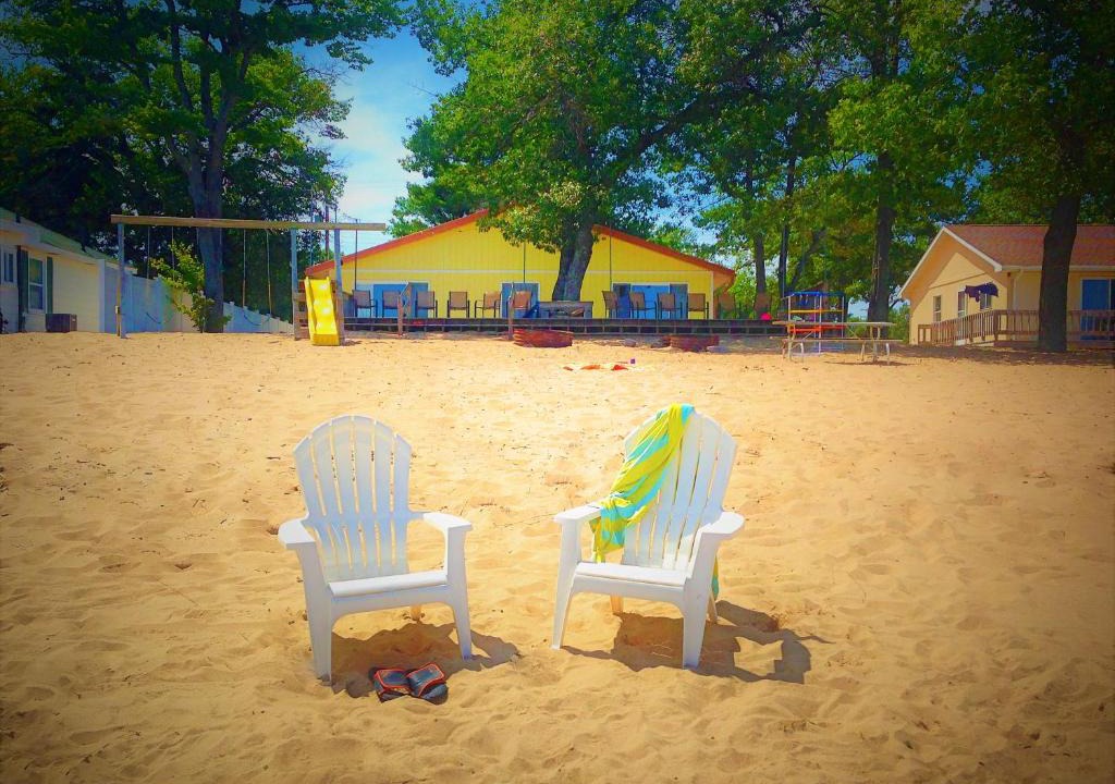 Oscoda Hotel | Gold Coast Family Cottages