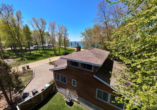 Miami Park House | Golden Hour Lakefront Retreat - Fire Pit - Pets