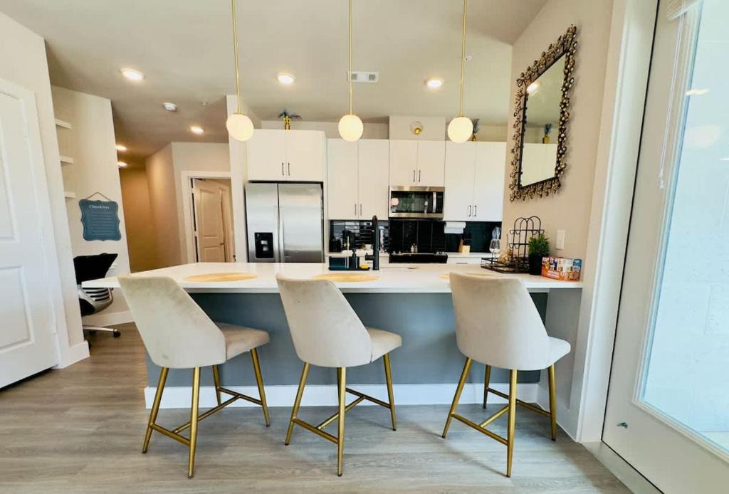 McNeil Apartment | Goldy