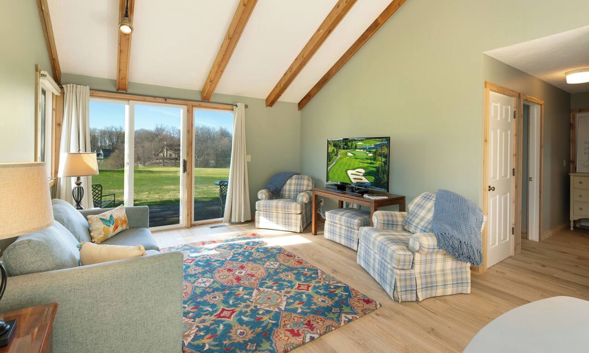 Cedar Condo | Golf Condo 2 miles from Good Harbor beach