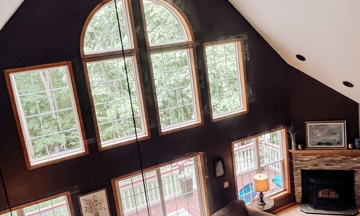 Bellaire House | Golf & Ski Oasis - short drive to Torch Lake.