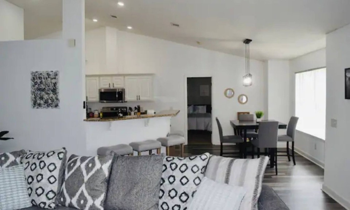Emerald Shores House | Good Vibes On Gulf Near The Beach And Downtown