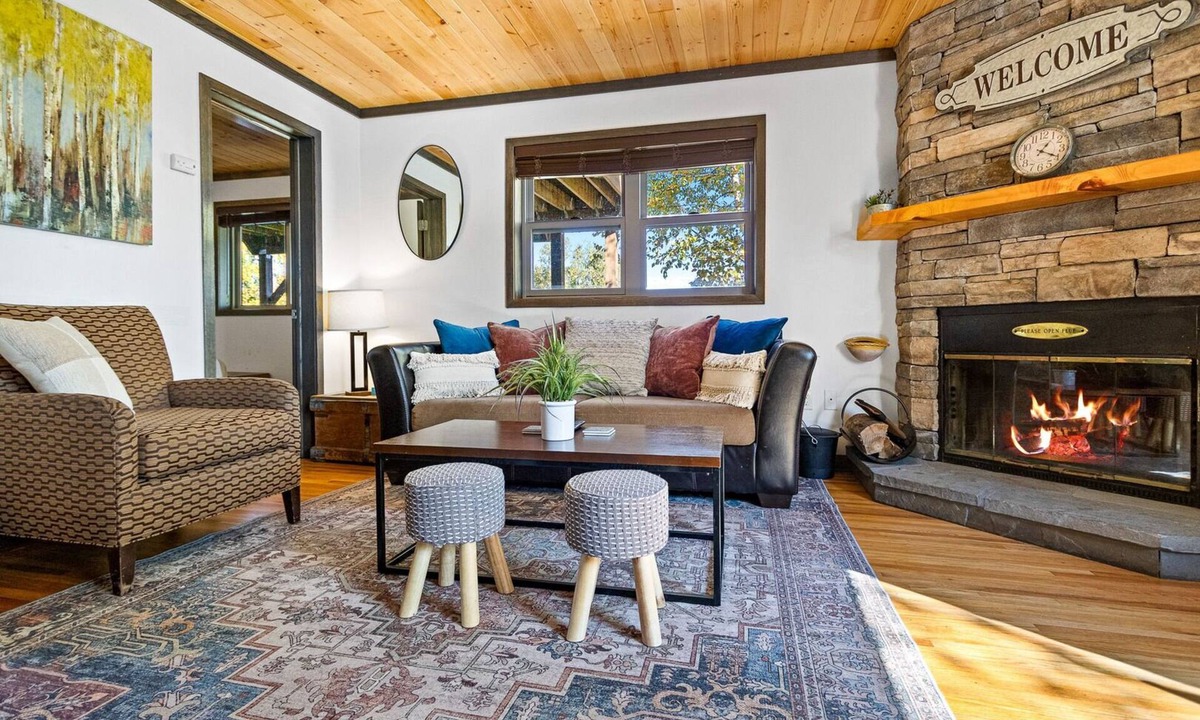 Two Harbors Apartment | Gooseberry Trailside Suites | Encampment River Suite