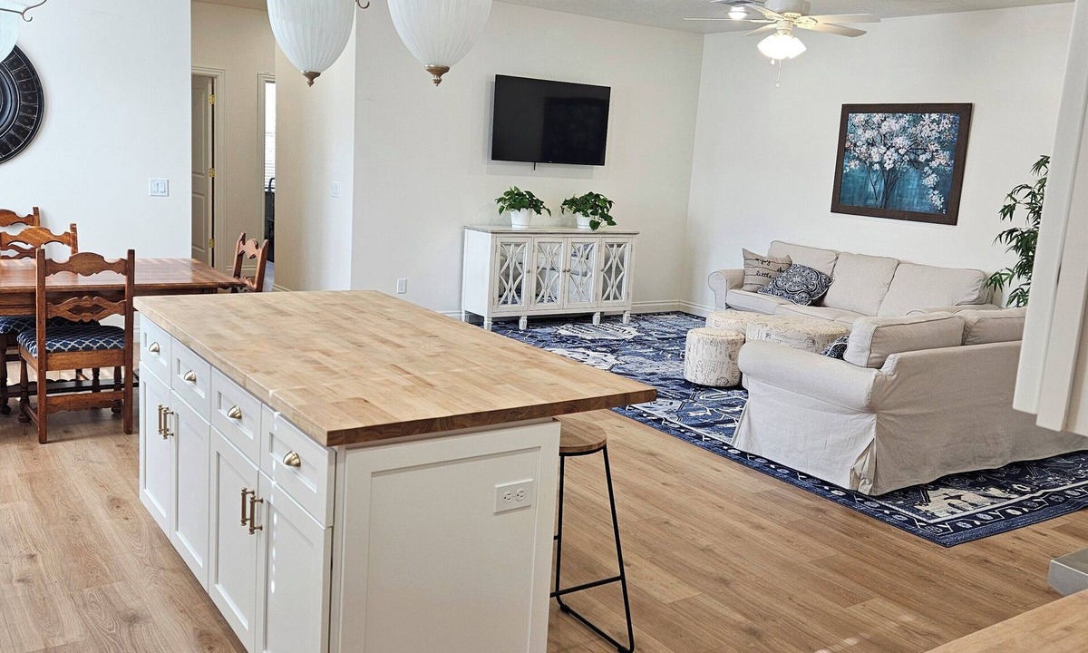 New Harmony Apartment | Gorgeous 2-bedroom apartment in New Harmony