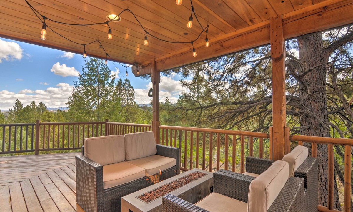 Long Valley Junction Cottage | Gorgeous Alton Cabin w/Deck + Mountain Views