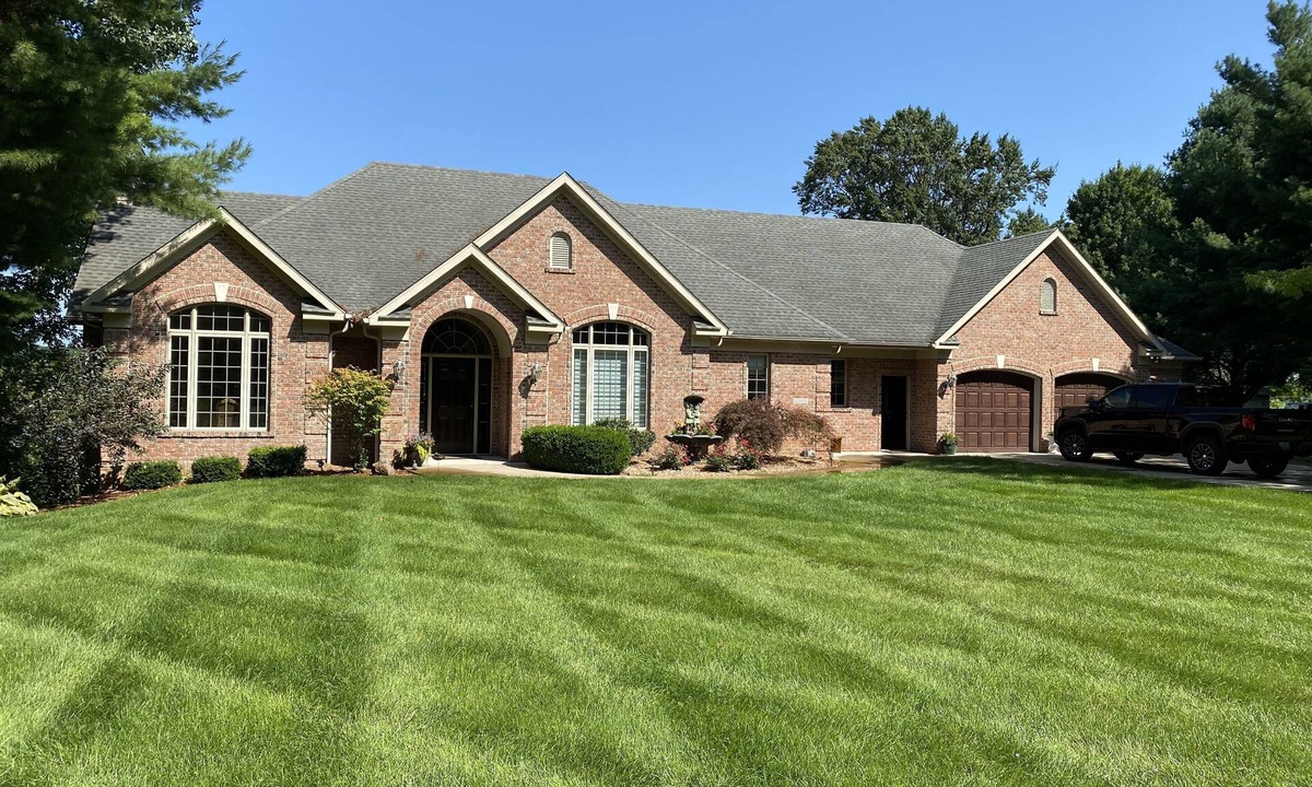 Nazareth House | Gorgeous Executive Estate on Sugarloaf All-sports Lake in Schoolcraft, Mi.