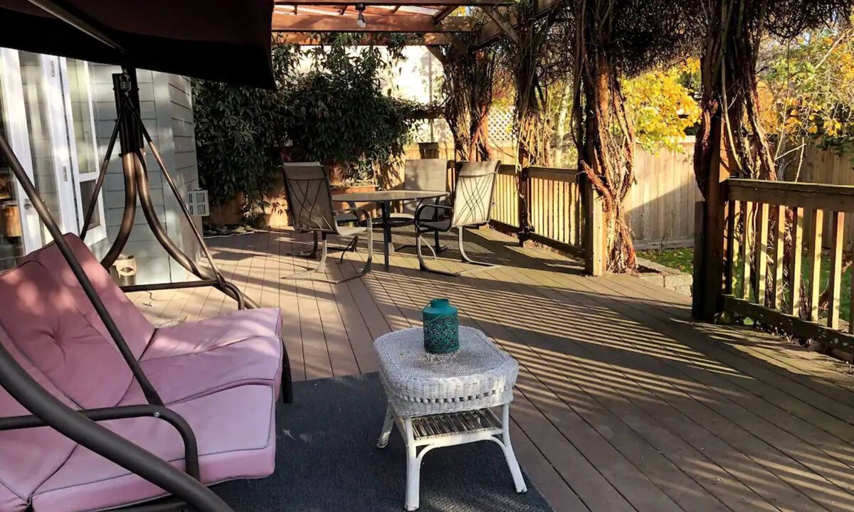 Orenco House | Gorgeous home in the heart of Orenco, close to Intel, Nike, perfect for groups!