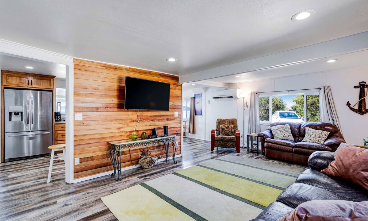 Garibaldi House | Gorgeous home overlooking the bay near a boat launch dog friendly