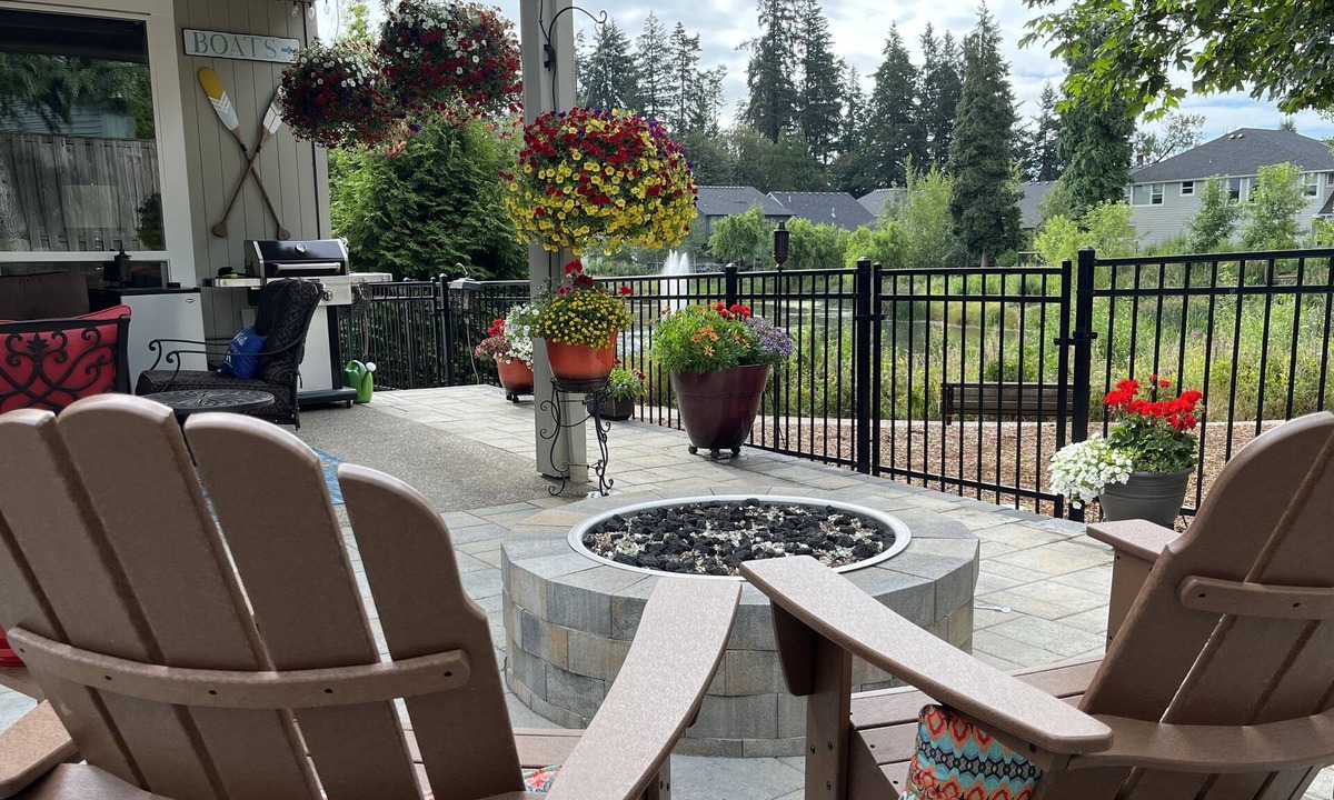 Wilsonville House | Gorgeous Home with River Access, Outdoor living, Hot Tub & Close to Wine Country