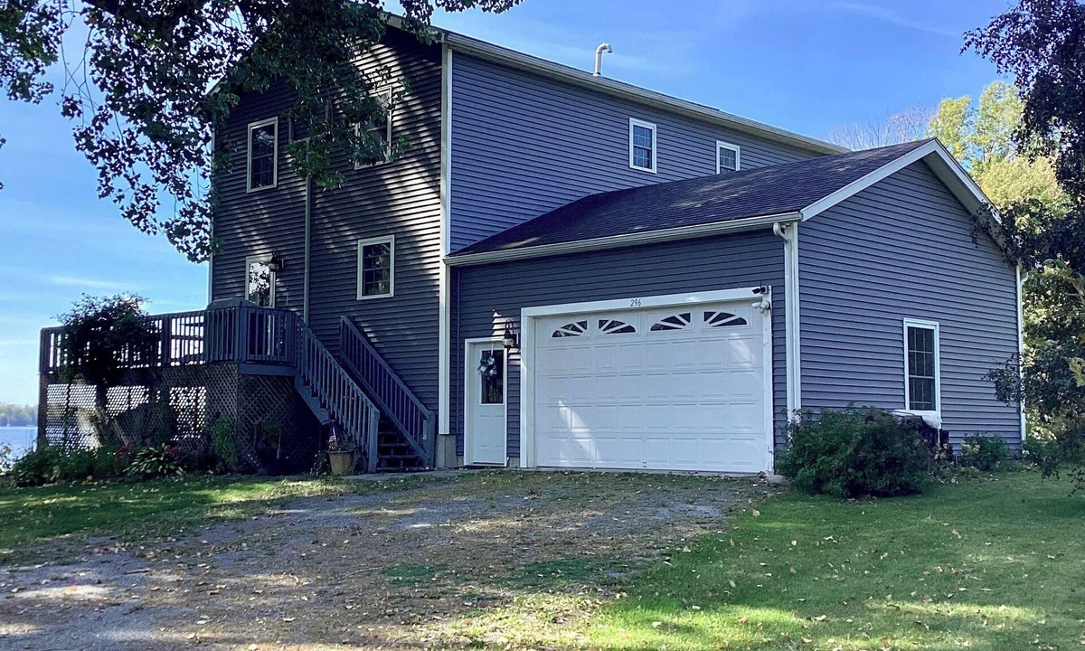 North Hero House | Gorgeous lakefront Carry Bay Getaway