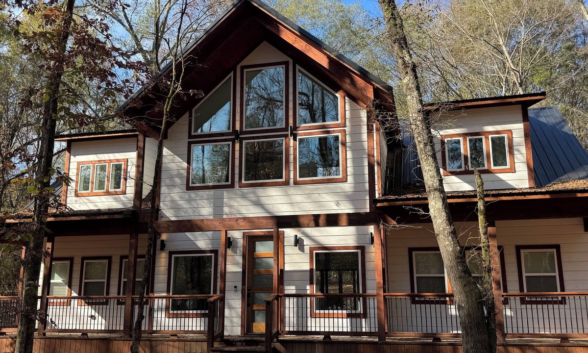 Broken Bow Cabin | Gorgeous New Skyfall Cabin in Broken Bow Sleeps 10 in Style with Huge Deck!